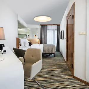 4* Hotel Leonardo Boutique Center